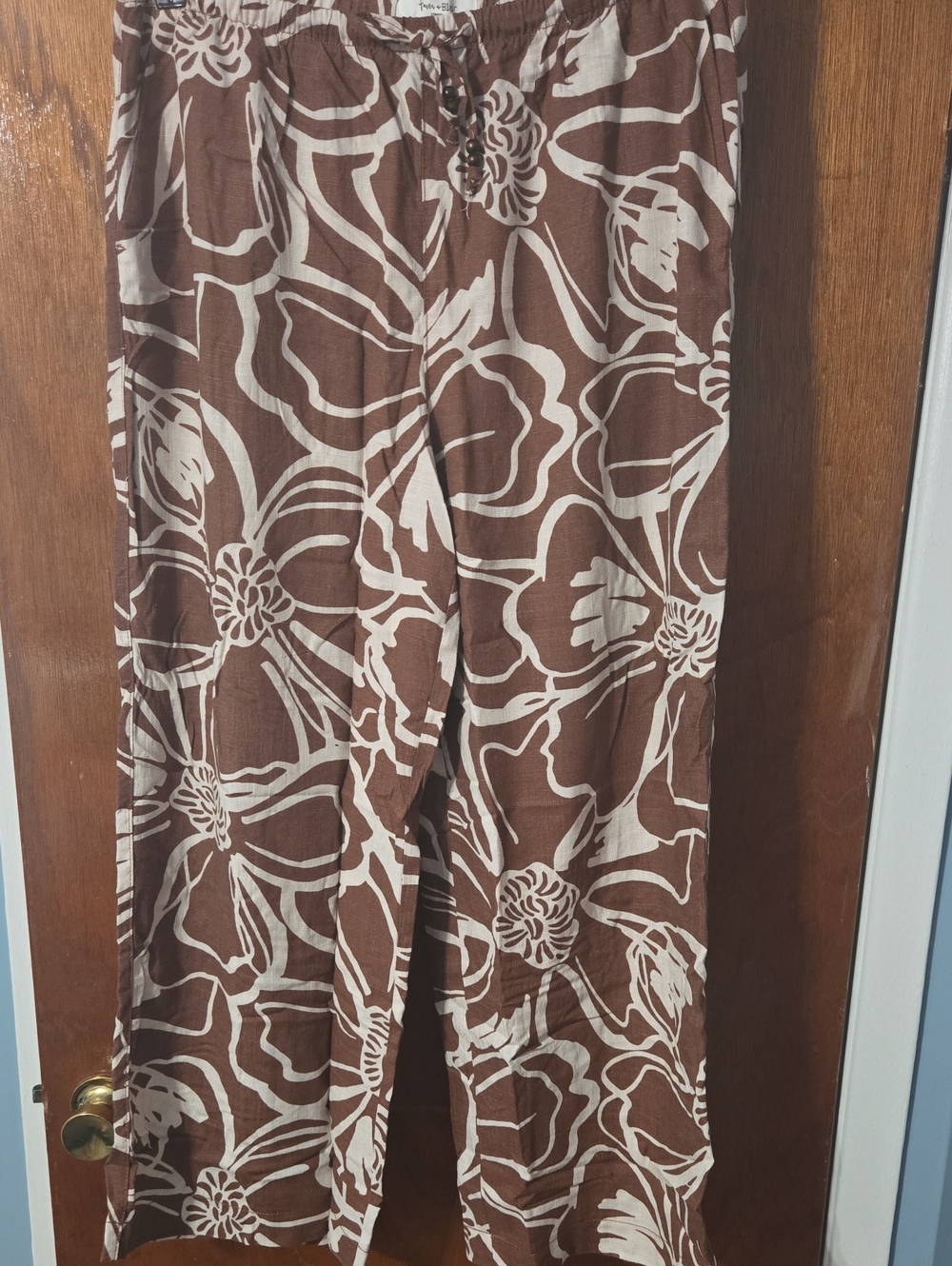 Linen Blend Wide-Leg Floral Print Pants in Brown and Cream